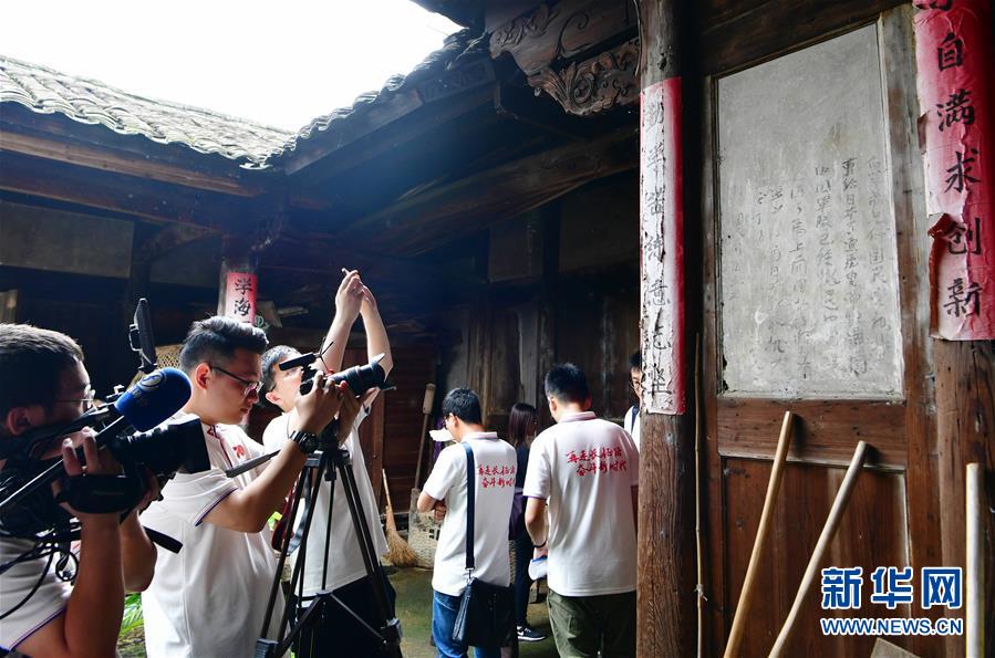 （新華全媒頭條&middot;不忘初心、牢記使命&mdash;&mdash;記者再走長征路&middot;圖文互動(dòng)）（6）風(fēng)展紅旗如畫&mdash;&mdash;來自長征出發(fā)地長汀、寧化的紅色信仰報(bào)告 