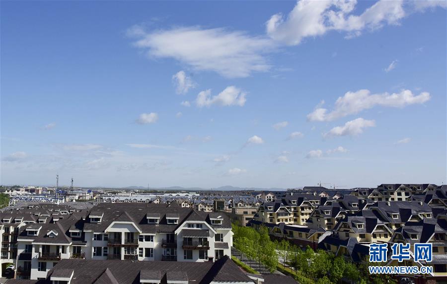 （在習近平新時代中國特色社會主義思想指引下&mdash;&mdash;新時代新作為新篇章&middot;圖文互動）（1）在這里，遇見&ldquo;詩和遠方&rdquo;&mdash;&mdash;長白山下&ldquo;第一鎮(zhèn)&rdquo;的全域旅游實踐