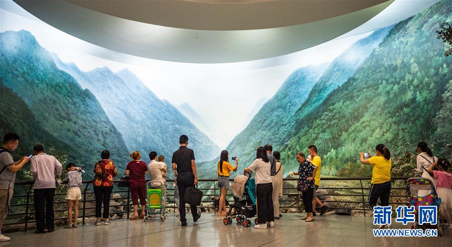 （新華全媒頭條&middot;壯麗70年&middot;奮斗新時代&mdash;&mdash;記者再走長征路&middot;圖文互動）（11）偉大轉折是怎樣發生的&mdash;&mdash;重回遵義會議現場