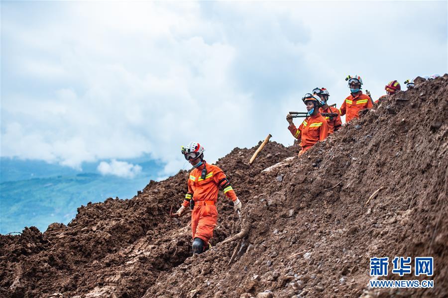 (新華全媒頭條·圖文互動)(3)有一絲希望,就盡百倍努力——貴州水城“7·23”特大山體滑坡72小時救援紀實