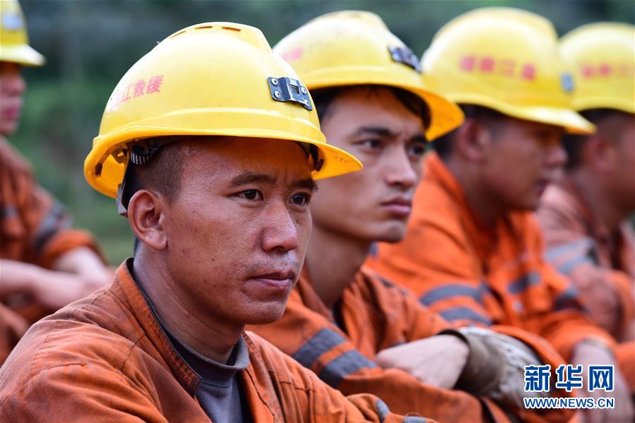 (新華全媒頭條·圖文互動)(8)有一絲希望,就盡百倍努力——貴州水城“7·23”特大山體滑坡72小時救援紀實