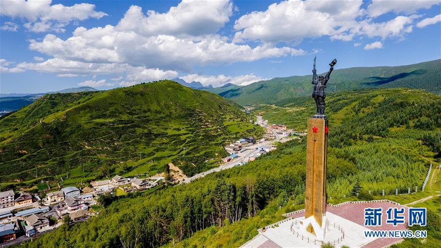 (壯麗70年·奮斗新時代——記者再走長征路·圖文互動)(3)記者手記:紀念碑下的隨想