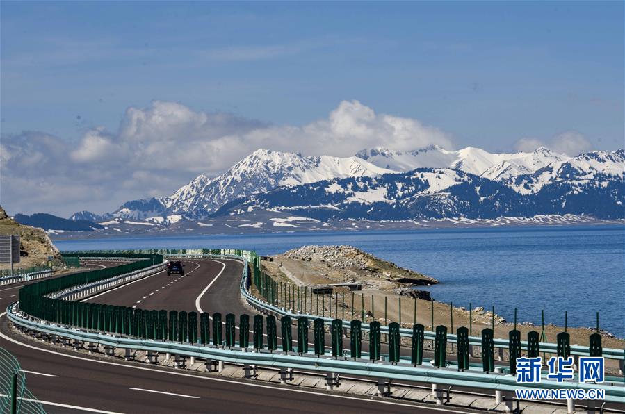 (壯麗70年·奮斗新時代——共和國發(fā)展成就巡禮·圖文互動)(3)旭日映天山 邊疆展新顏——新中國成立70年新疆改革發(fā)展巡禮
