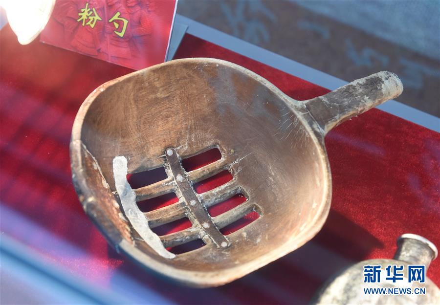 (壯麗70年·奮斗新時(shí)代——記者再走長征路·圖文互動(dòng))(5)一根粉條里的初心