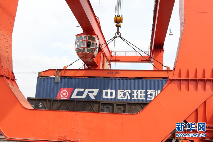 (圖文互動)(1)鐵路貨場三十余載 見證外貿發展變化