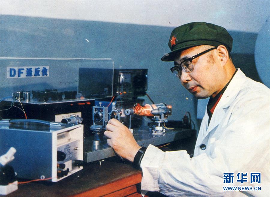 (愛國情 奮斗者·圖文互動)(2)永不停轉的“陀螺”——追記中國工程院院士、國防科技大學教授高伯龍