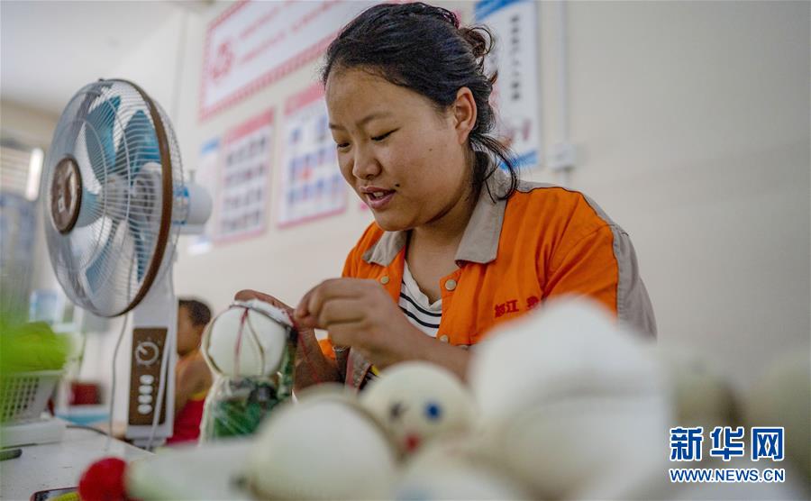 (新華全媒頭條·決戰決勝脫貧攻堅·圖文互動)(8)為了人與自然和諧共生——云南“三江并流”地區決戰精準脫貧的“生態畫卷”