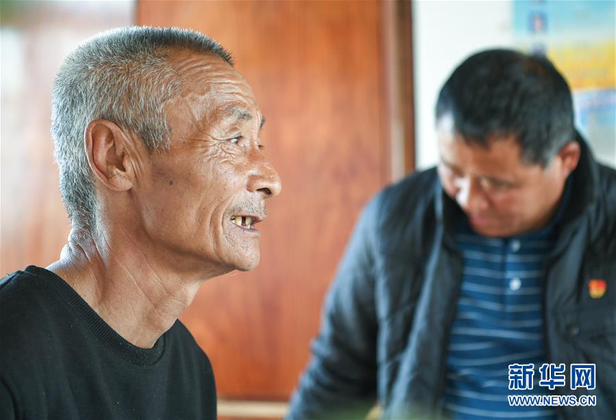 （在習近平新時代中國特色社會主義思想指引下&mdash;&mdash;新時代新作為新篇章&middot;總書記關心的百姓身邊事&middot;圖文互動）（2）一本&ldquo;村官&rdquo;日記里的扶貧路&mdash;&mdash;小故事里的大情懷之四