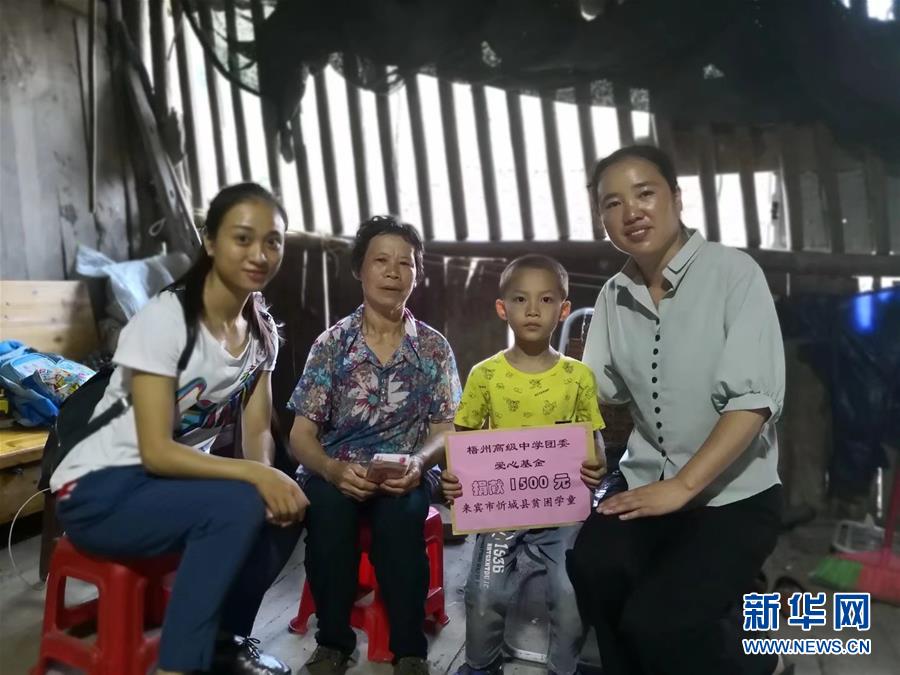 （圖文互動）（3）&ldquo;擔起山里娃沉甸甸的夢想&rdquo;&mdash;&mdash;記廣西大石山區小學教師蒙曉梅