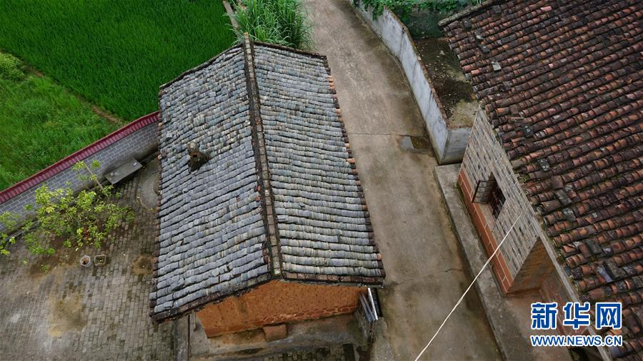 (新華全媒頭條·圖文互動)(3)守望80年的土房 永恒不變的初心——贛南蘇區曹承鳳家“三棟房”記事