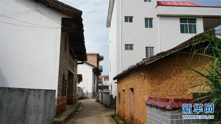 (新華全媒頭條·圖文互動)(1)守望80年的土房 永恒不變的初心——贛南蘇區曹承鳳家“三棟房”記事