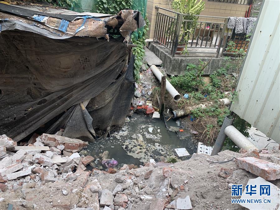 （圖文互動(dòng)）（3）河長(zhǎng)職責(zé)寫得明明白白，條條舉措無(wú)一落實(shí)&mdash;&mdash;國(guó)務(wù)院檢查組暗訪核查佛山一農(nóng)村河涌黑臭十余年無(wú)人管理