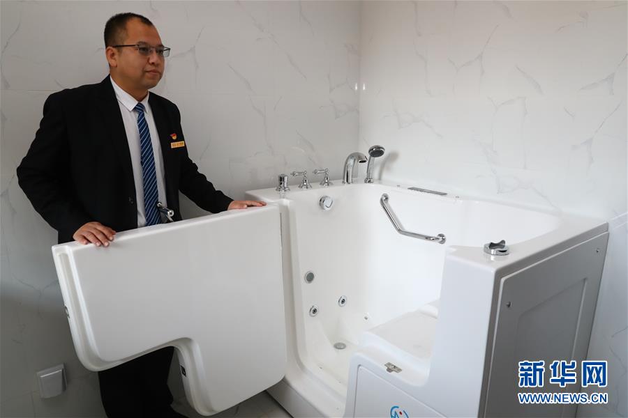 （四中全會精神在基層&middot;圖文互動）（3）棚改區(qū)的民生新事：給回遷居民補上康養(yǎng)服務短板