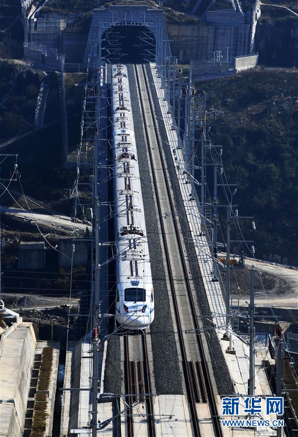 （新華全媒頭條&middot;圖文互動）（10）烏蒙歡歌高鐵來&mdash;&mdash;寫在成貴高鐵通車之際