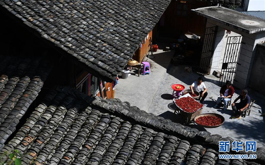 （新華全媒頭條&middot;圖文互動）（3）干部去哪兒了？&mdash;&mdash;貴州干部大規(guī)模下沉脫貧攻堅一線紀實