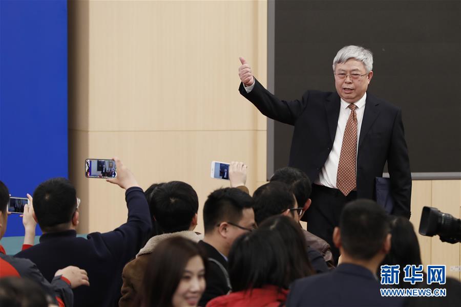 （兩會&middot;XHDW）（6）國務院扶貧辦主任劉永富就&ldquo;攻堅克難&mdash;&mdash;堅決打贏脫貧攻堅戰&rdquo;答記者問