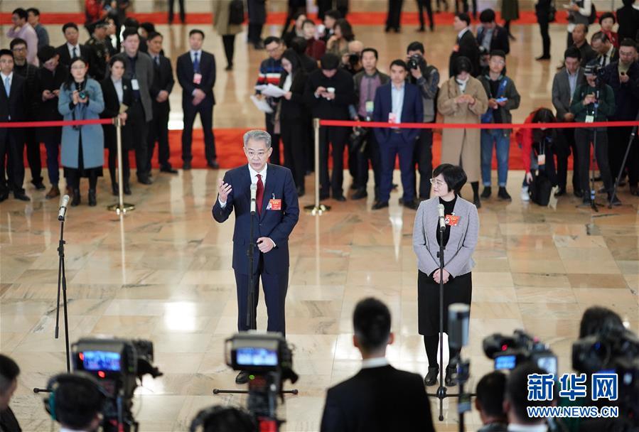 （兩會&middot;面對面&middot;XHDW）（15）全國政協委員接受采訪