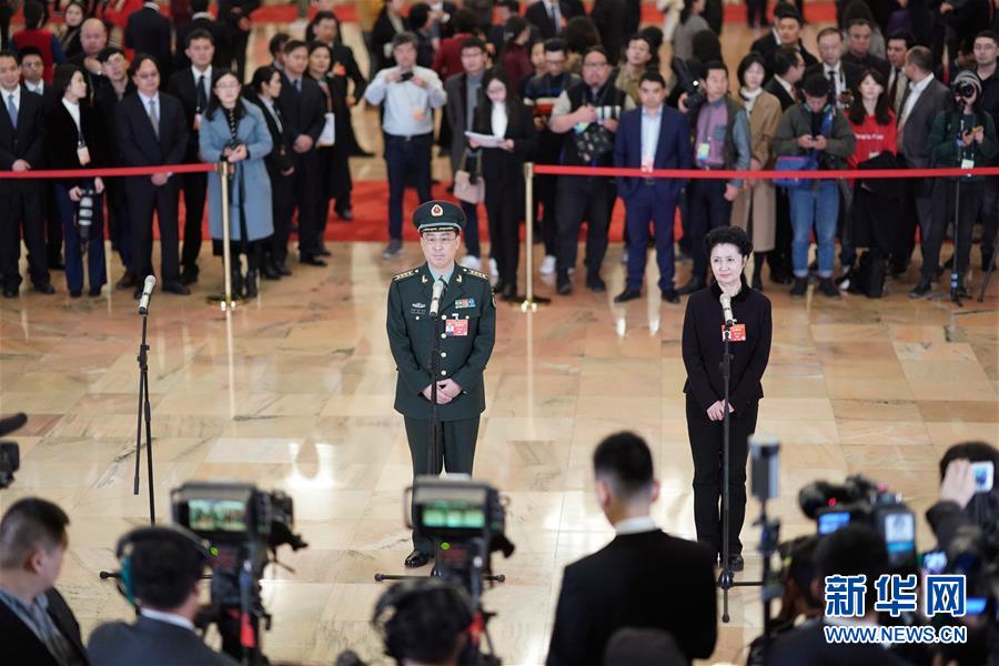 （兩會&middot;面對面&middot;XHDW）（16）全國政協委員接受采訪