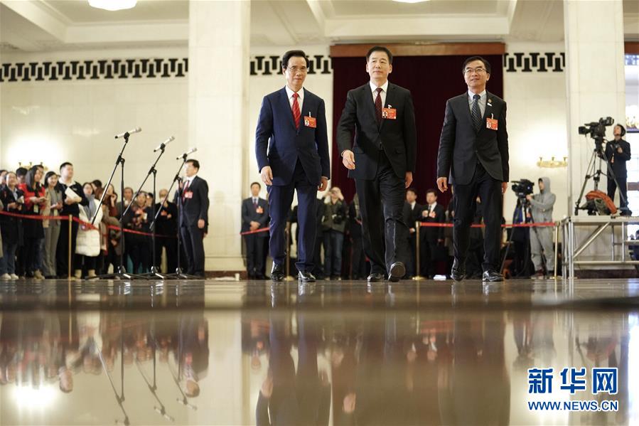 （兩會&middot;面對面&middot;XHDW）（23）全國政協委員接受采訪