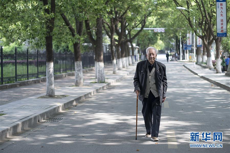 (今日關注·科技獎勵大會·圖文互動)(4)此生屬于祖國,此生無怨無悔——隱身30年的中國核潛艇先驅黃旭華