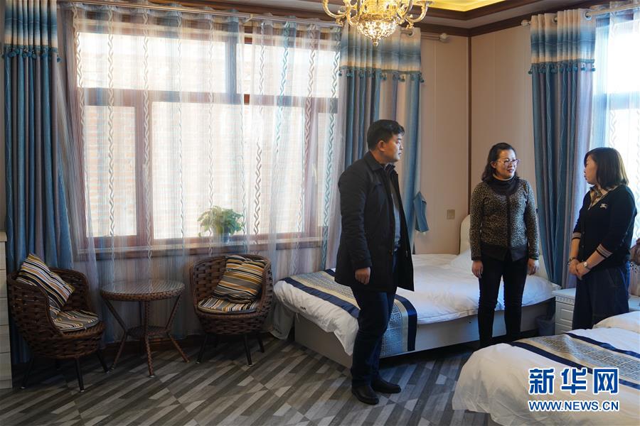 （新春走基層&middot;圖文互動）（2）小鎮(zhèn)里的&ldquo;U盤書記&rdquo;