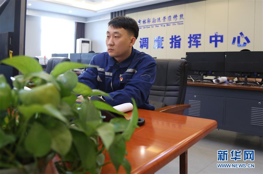 （新春走基層&middot;圖文互動）煤海深處運(yùn)煤忙