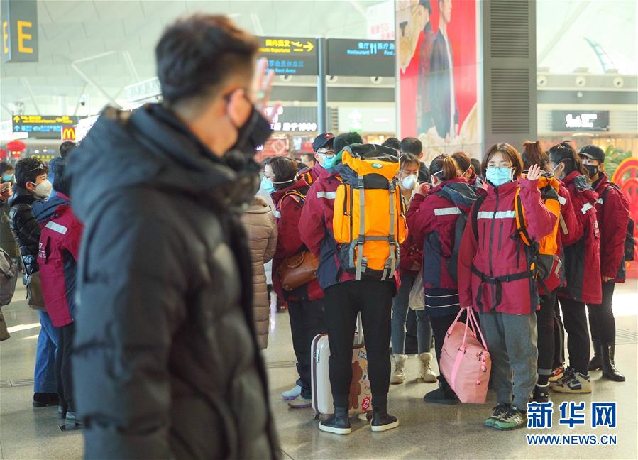 （新華全媒頭條&middot;圖文互動）（18）萬眾一心迎挑戰 眾志成城戰疫情&mdash;&mdash;全國總動員打響疫情防控阻擊戰紀實