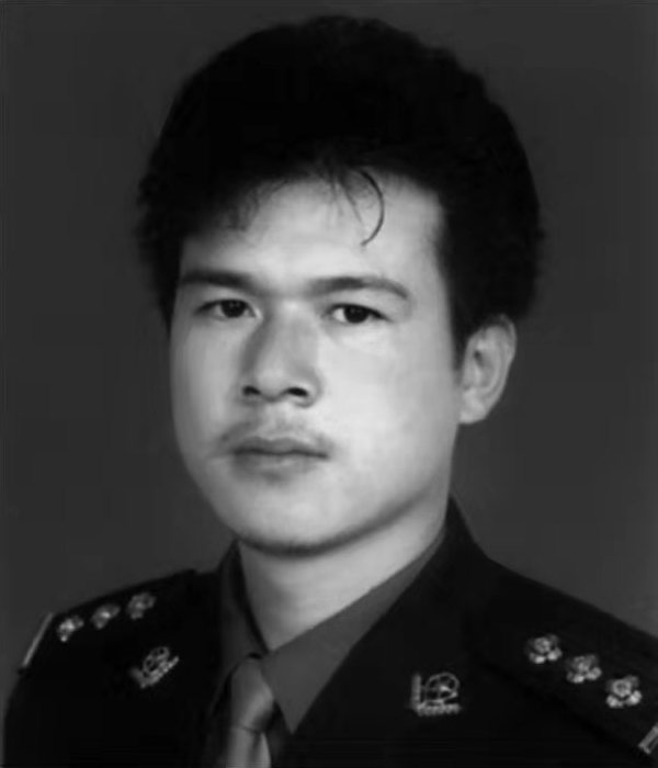 (為了民族復興·英雄烈士譜·圖文互動)張杰明:誓死與歹徒搏斗的公安英模