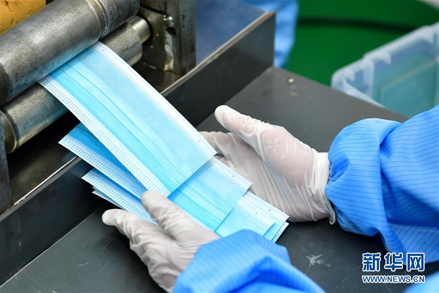 （聚焦疫情防控&middot;圖文互動）（3）和時間賽跑&mdash;&mdash;山西防疫緊缺物資生產一線見聞