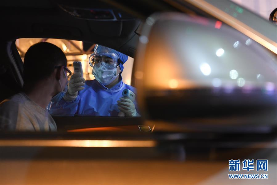 （在習近平新時代中國特色社會主義思想指引下&mdash;&mdash;新時代新作為新篇章&middot;習近平總書記關切事&middot;圖文互動）（6）當億萬只手緊握在一起&hellip;&hellip;&mdash;&mdash;戰&ldquo;疫&rdquo;一線感受中國力量