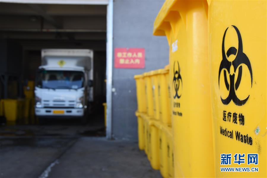 (聚焦疫情防控·圖文互動)(5)另類“白衣戰士”:堅守醫療廢物處置第一線
