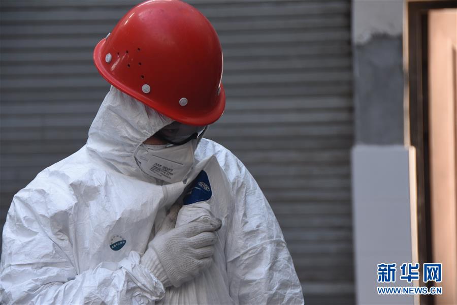 (聚焦疫情防控·圖文互動)(7)另類“白衣戰士”:堅守醫療廢物處置第一線
