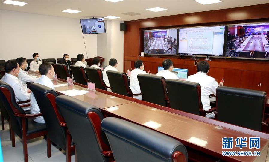 (聚焦疫情防控·圖文互動)(2)解放軍總醫院為火神山醫院患者開展首次5G遠程會診