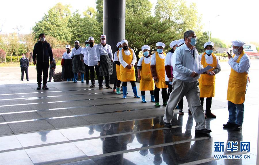 （來自經濟前沿的故事&middot;企業復工復產&middot;圖文互動）（2）看1500多名工人是如何復工的？&mdash;&mdash;湖南郴州一家企業復工目擊記 