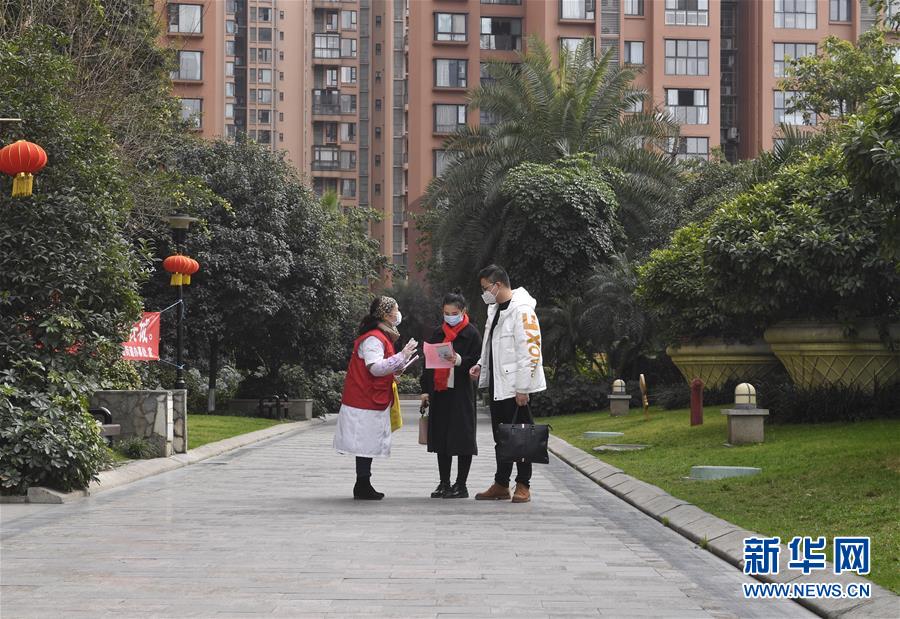 (新華全媒頭條·圖文互動)(14)滄海橫流顯本色 戰(zhàn)“疫”一線黨旗紅——全國各領(lǐng)域基層黨組織和廣大黨員奮力打好疫情防控阻擊戰(zhàn)(1)