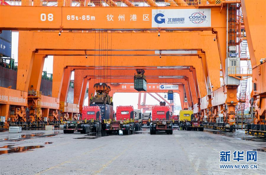 （圖文互動）（4）抓好防疫保暢，還管司機吃飯&mdash;&mdash;廣西欽州保稅港區(qū)服務企業(yè)復工見聞