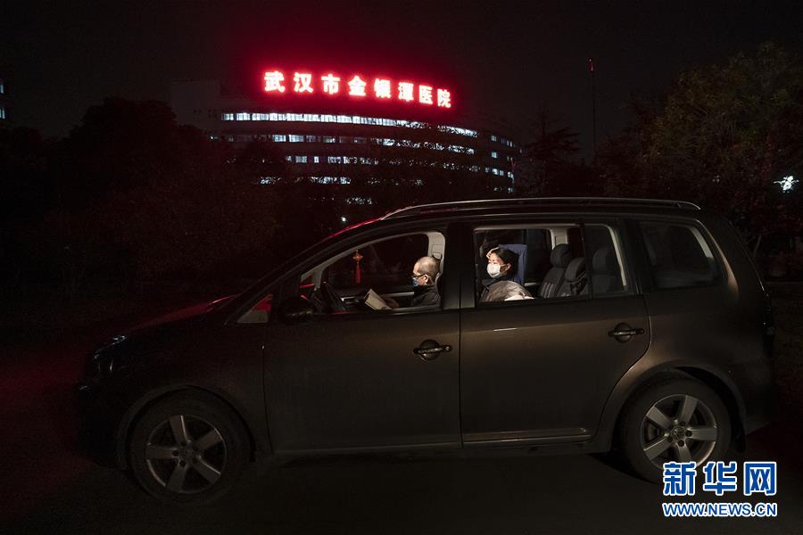 （一線抗疫群英譜&middot;圖文互動）（1）特寫：為節省10分鐘，這對醫護夫妻&ldquo;以車為家&rdquo;