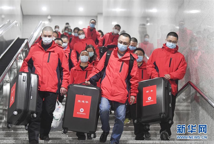 (聚焦疫情防控)(2)重慶派出首支心理援助醫(yī)療隊(duì)支援湖北