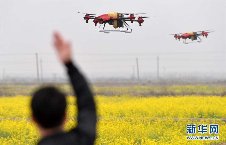 (抓好春耕備耕 穩(wěn)住農(nóng)業(yè)生產(chǎn)·圖文互動(dòng))(1)智能農(nóng)機(jī)、“訂單”服務(wù)、“云端”種菜——來(lái)自江西的春耕“新事”