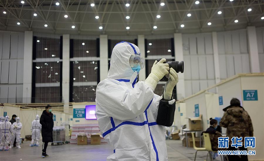 （一線抗疫群英譜&middot;特稿&middot;圖文互動）（4）不畏艱險，深入一線&mdash;&mdash;&ldquo;武漢保衛戰&rdquo;一線新聞工作者素描