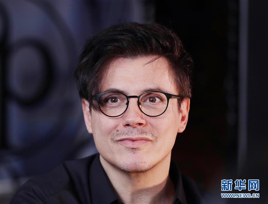 （國際&middot;圖文互動）（6）通訊：手牽手，我們共同驅散陰霾&mdash;&mdash;法國音樂人創作抗疫歌曲背后的故事