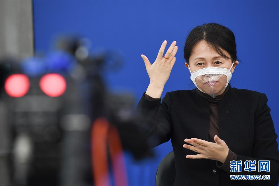（圖文互動(dòng)）（2）一個(gè)&ldquo;透明口罩&rdquo;的故事&mdash;&mdash;手語(yǔ)播報(bào)員冷新雪的&ldquo;無(wú)聲關(guān)愛(ài)&rdquo;