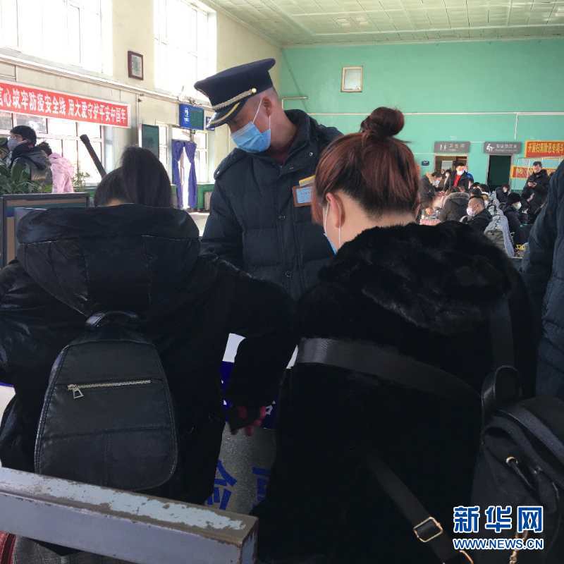 （新華網&middot;圖文互動）（2）疫情下，小站鐵路安檢員收獲10多萬粉絲