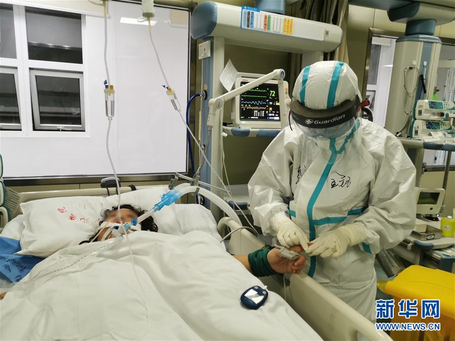 （一線抗疫群英譜&middot;圖文互動）（2）生命之光，溫暖&ldquo;無面之交&rdquo;&mdash;&mdash;記抗疫一線重癥監護室90后護士金鈺 