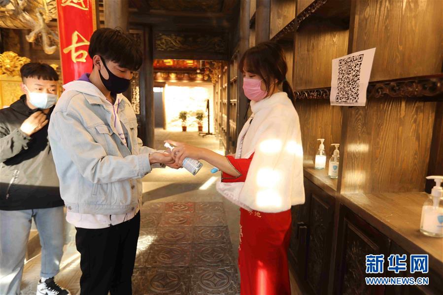 （圖文互動）（5）特寫：限人數、分餐吃、用公筷&mdash;&mdash;偏遠小城&ldquo;吃飯&rdquo;見聞