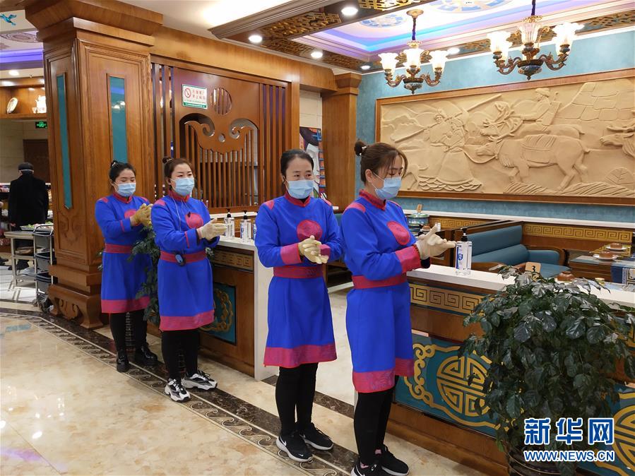 （圖文互動）（6）特寫：限人數、分餐吃、用公筷&mdash;&mdash;偏遠小城&ldquo;吃飯&rdquo;見聞