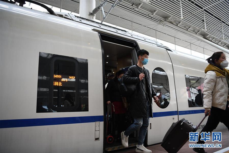 (新華全媒頭條·圖文互動)(10)暢通復(fù)工復(fù)產(chǎn)“生命線”——全國恢復(fù)正常交通運輸秩序