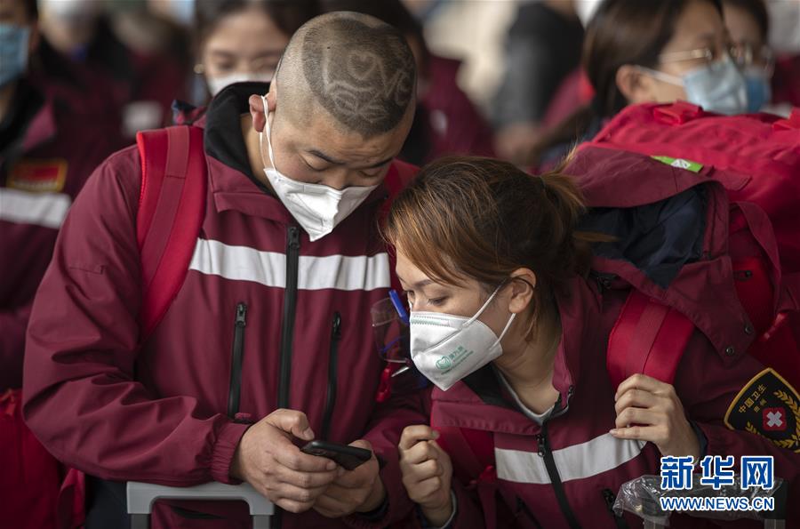 （新華全媒頭條&middot;圖文互動）（9）最美逆行者，武漢永遠(yuǎn)記得你！&mdash;&mdash;首批援鄂醫(yī)療隊返程紀(jì)實