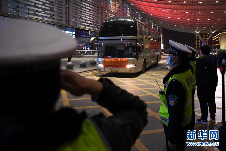 （新華全媒頭條&middot;圖文互動）（15）最美逆行者，武漢永遠(yuǎn)記得你！&mdash;&mdash;首批援鄂醫(yī)療隊返程紀(jì)實