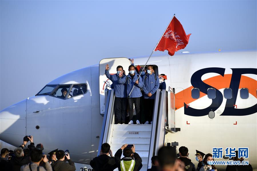 （新華全媒頭條&middot;圖文互動）（16）最美逆行者，武漢永遠(yuǎn)記得你！&mdash;&mdash;首批援鄂醫(yī)療隊返程紀(jì)實